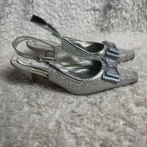 EY Boutique silver glitter &patent silver trim 3”heels satin gray bow accentSZ12